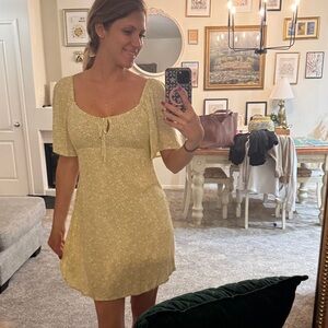 Billabong Size S Light Yellow Floral Short Dress